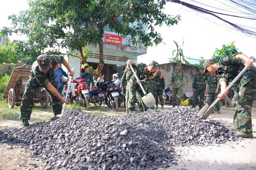 Hoạt động giúp dân